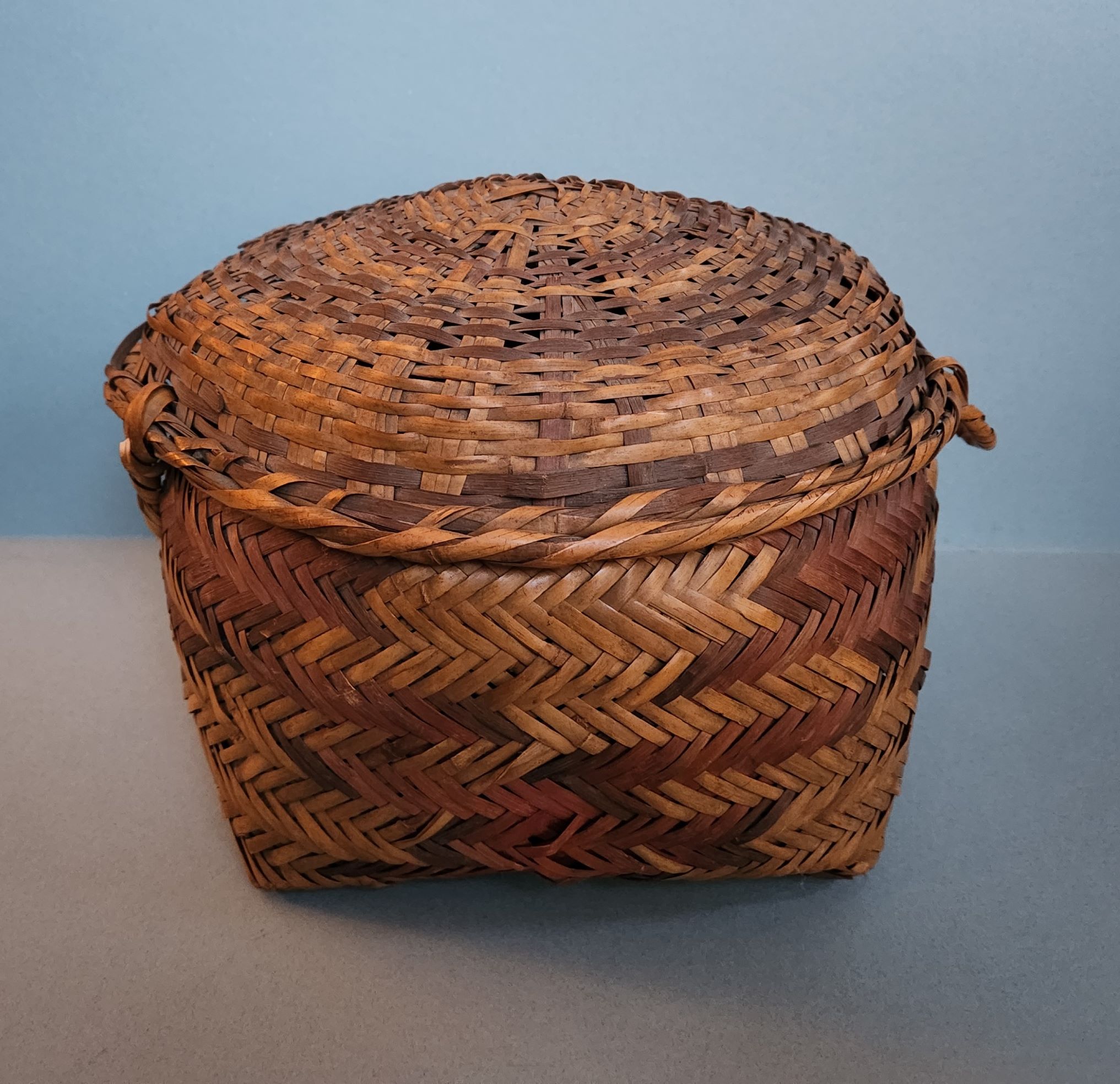 Choctaw basket with lid - 2 - smaller.jpg