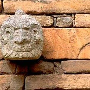 Clava Temple Wall Huantar.jpg