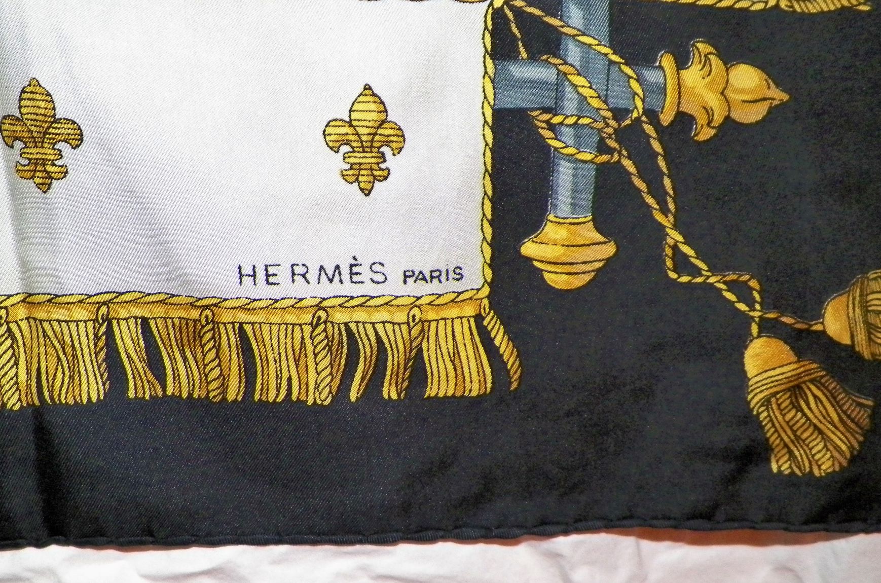 CLOTHES SCARF HERMES BLACK & GOLD 2AAZZ.jpg