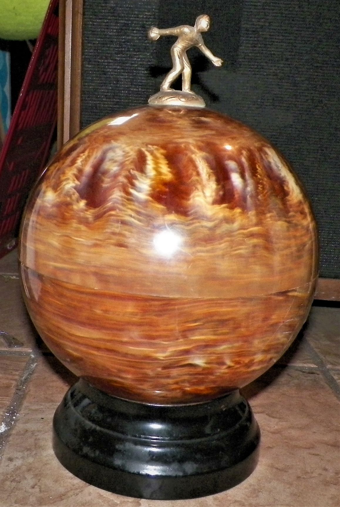 COLLECTIBLE BOWLING BALL BAR 1AA.JPG