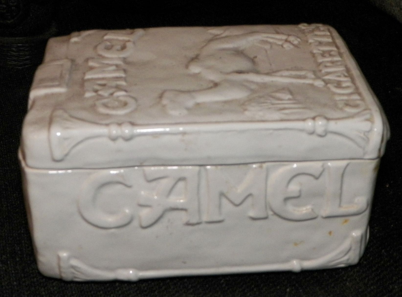 COLLECTIBLE CAMEL CIGARETTES TOBACCO JAR 4AA R.JPG