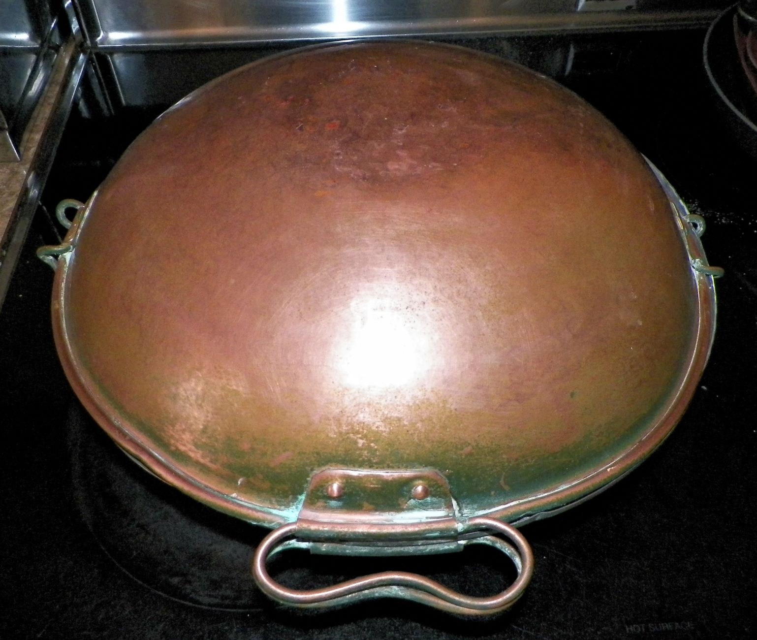 COLLECTIBLE COOKING PAN COPPER ROUND CLAM SHELL SHAPED 1AA.JPG