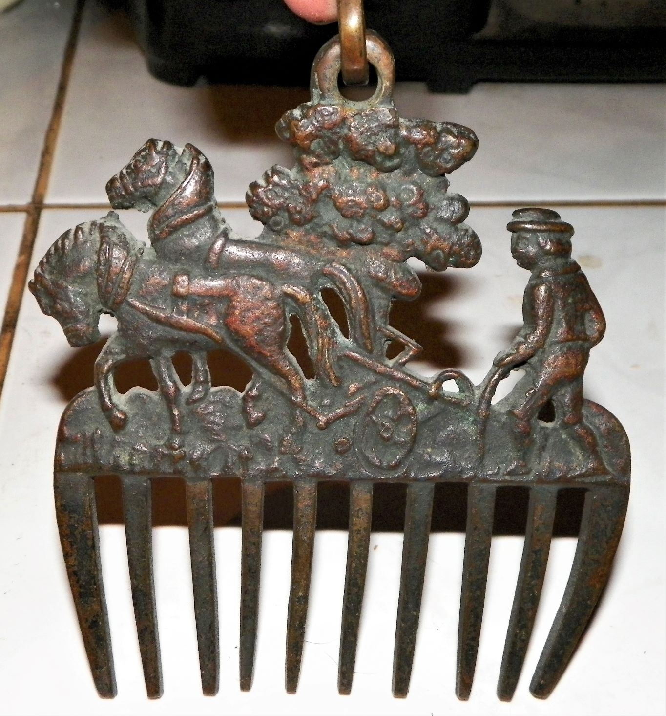 COLLECTIBLE HORSE COMBS 2AA.JPG