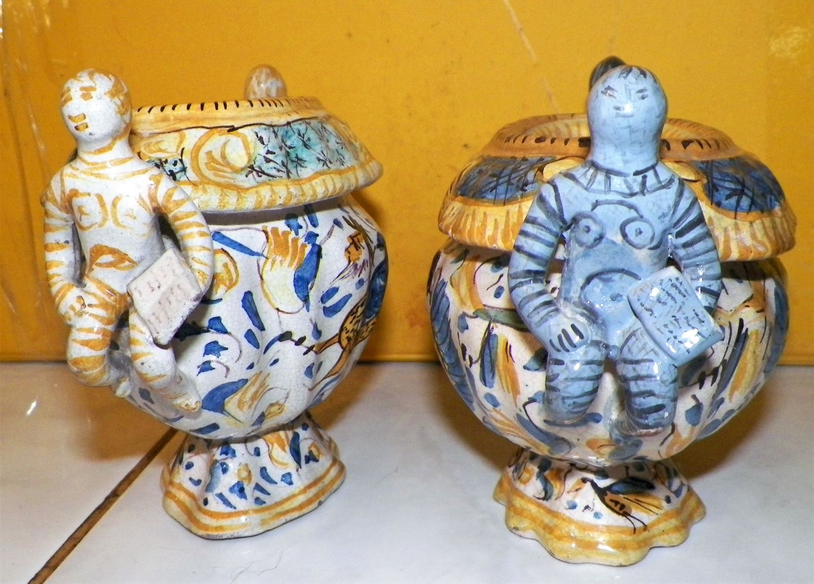 COLLECTIBLE POTTERY MAJOLICA 2AA.JPG