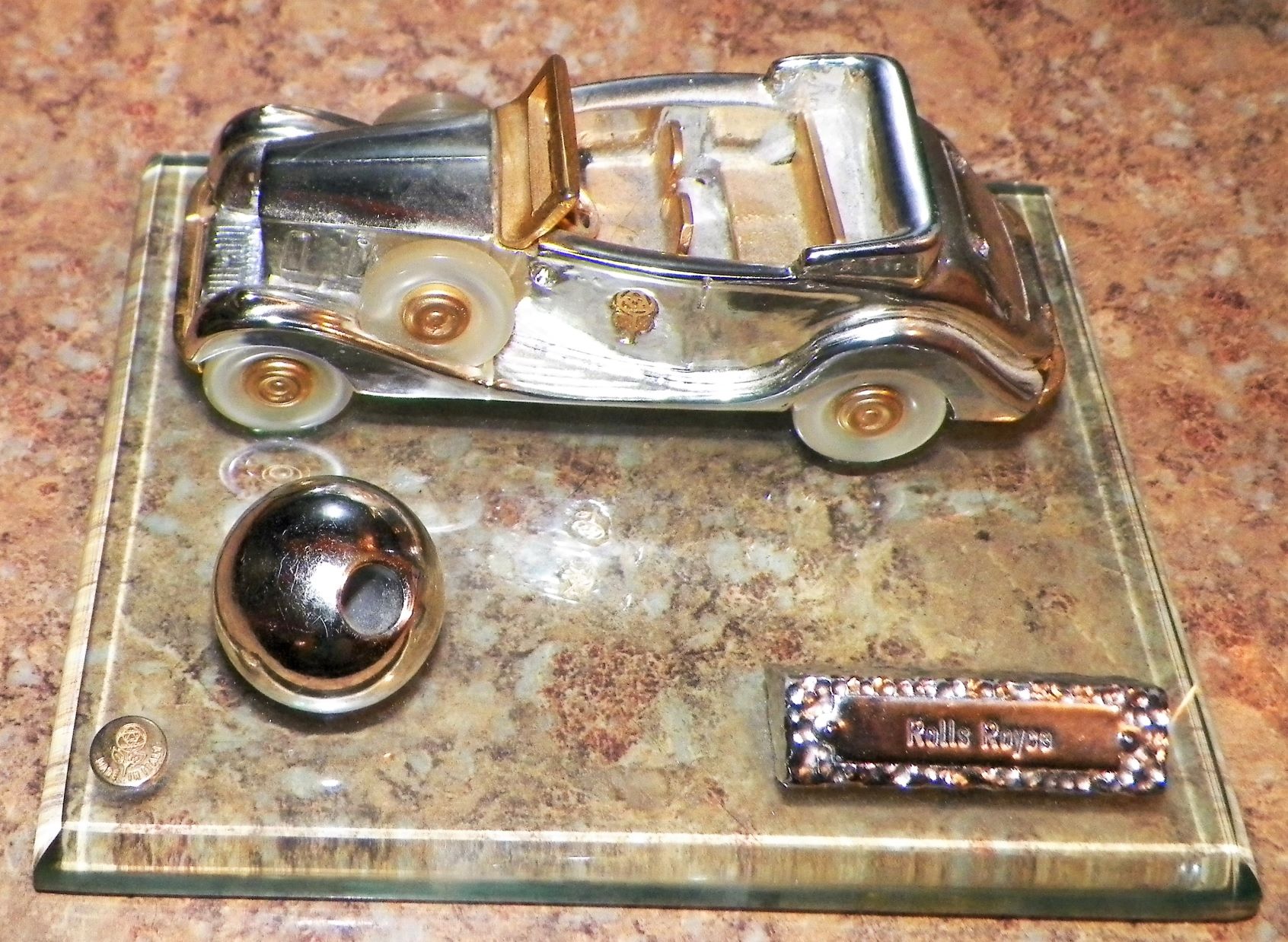 COLLECTIBLE ROLLS ROYCE DESK TOP PEN HOLDER 1AA.JPG