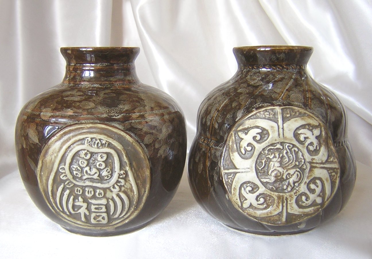 CrestedArtPotteryVasesSpottedBrownPair-a.jpg