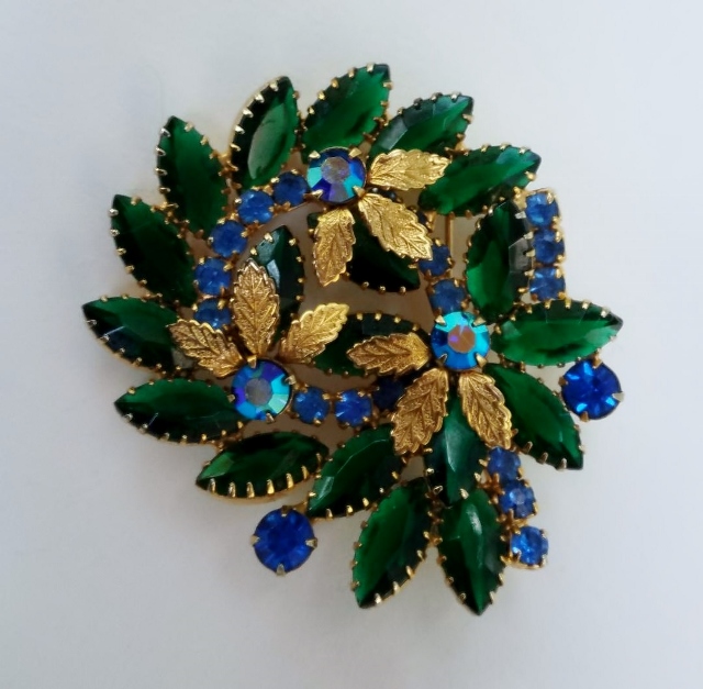 D & E green brooch front (640x627).jpg