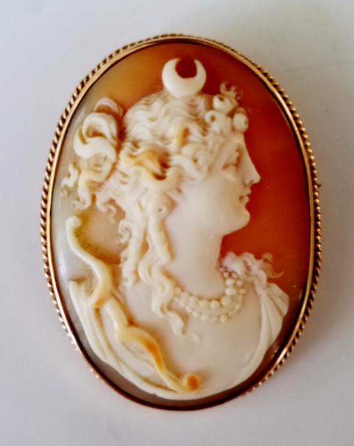 Diana Bow Cameo front (508x640).jpg