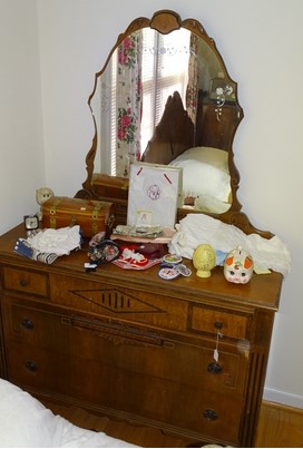 dresser 1.jpg