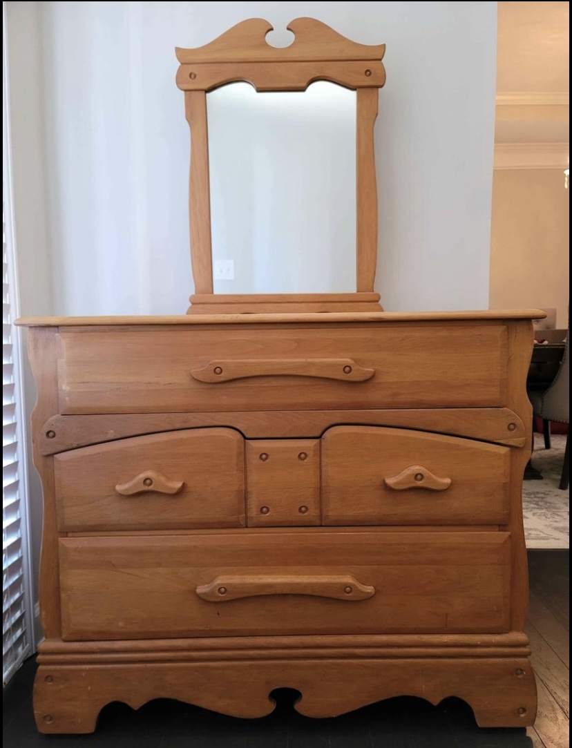 dresser 1.jpg