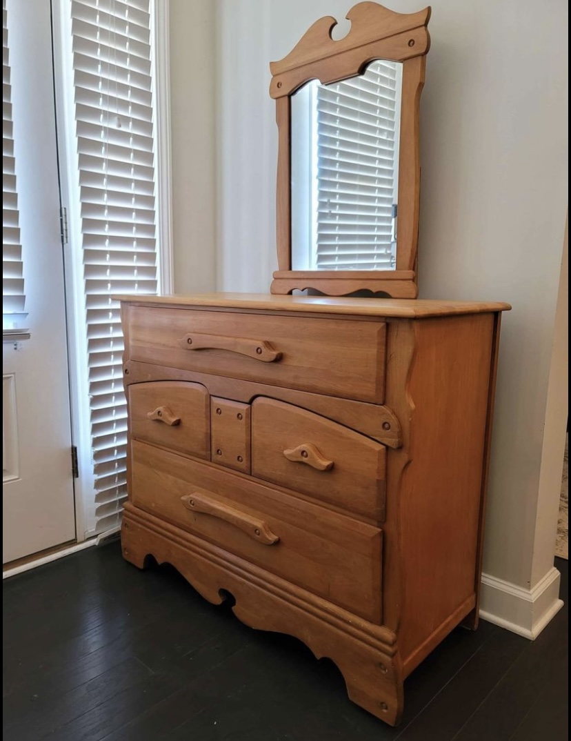 dresser 3.jpg