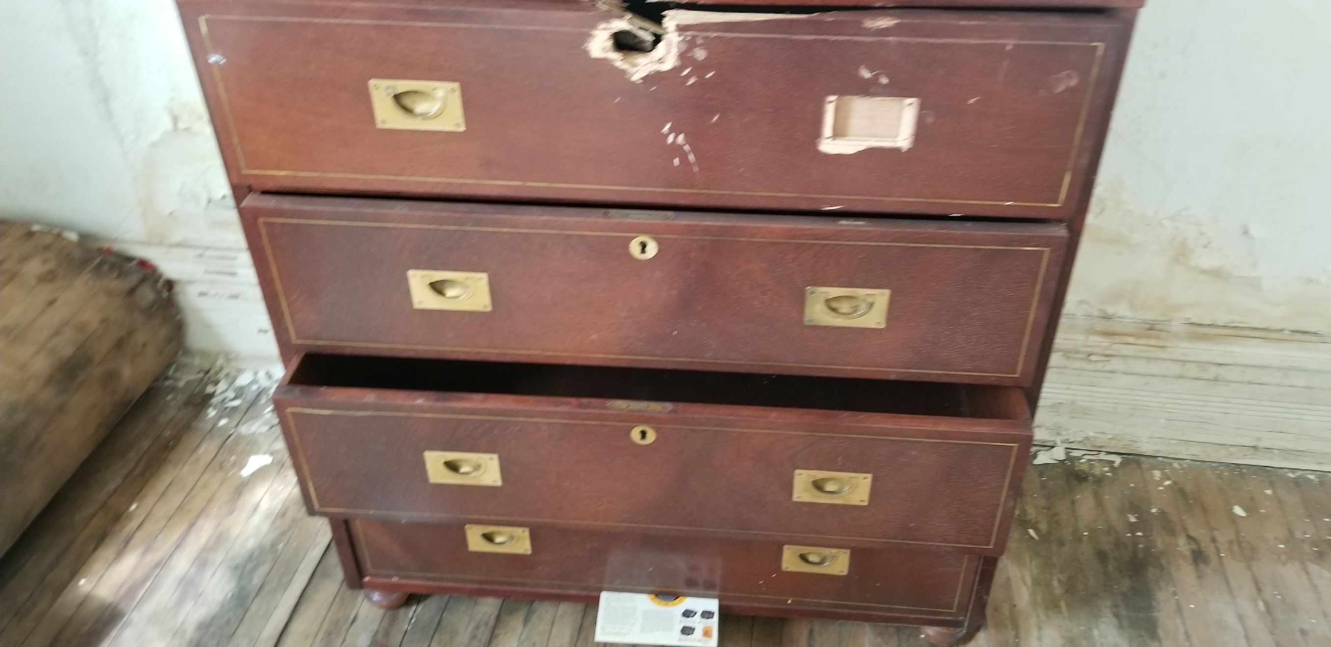 dresser1.jpg