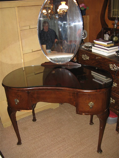 Dressing Table 001.jpg