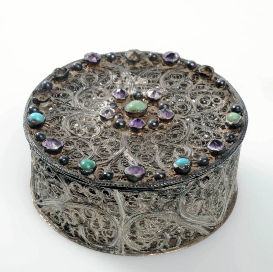 dutch-filigree-box-7c-2.jpg