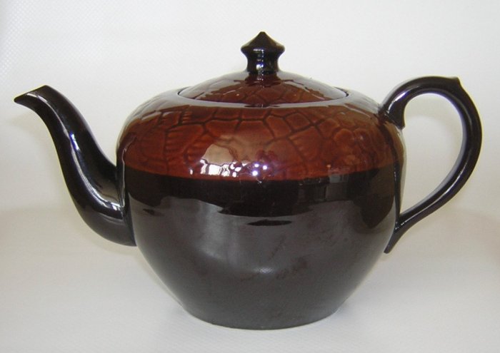 EnglishTeapotAliigatorBrownBlackGlaze-a.jpg