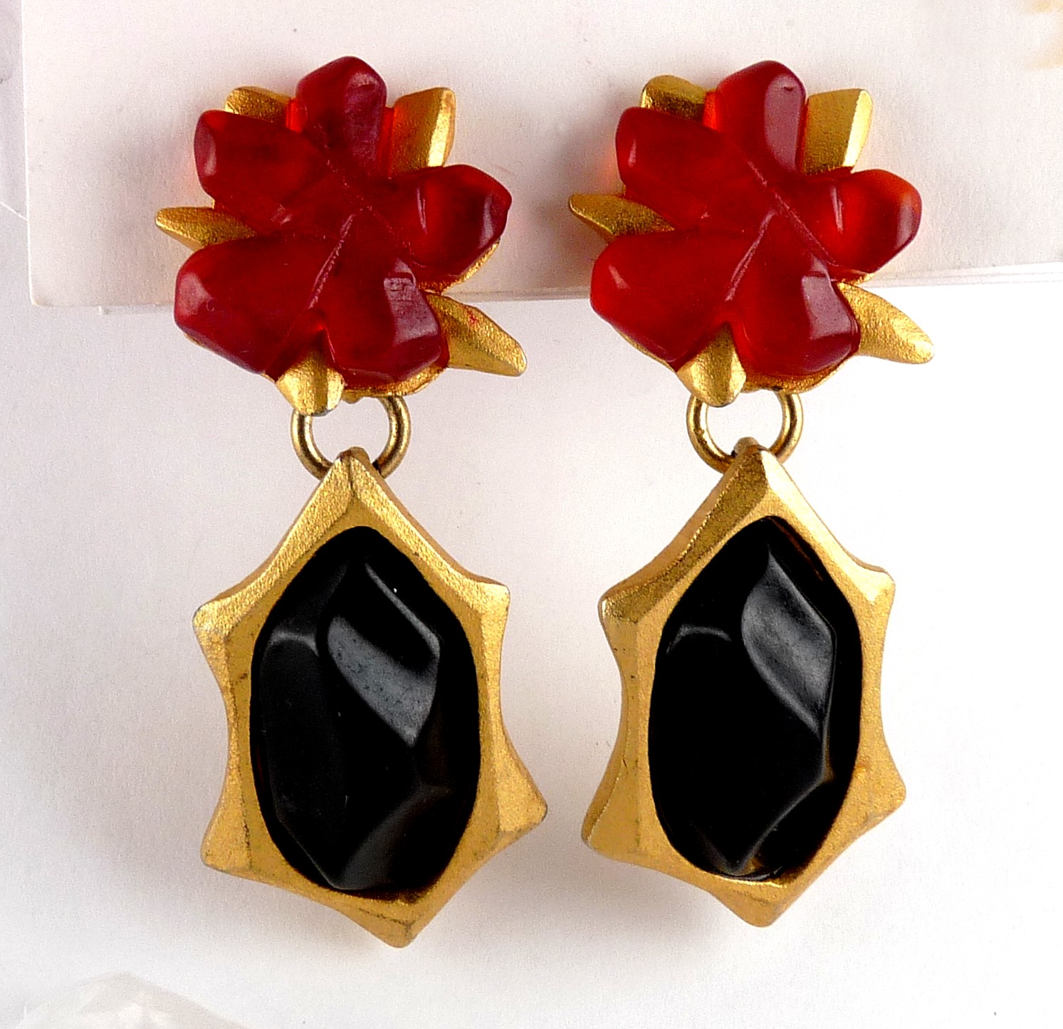 Euro_Red_Black_resin_Dangle_clip_ears_1.jpg