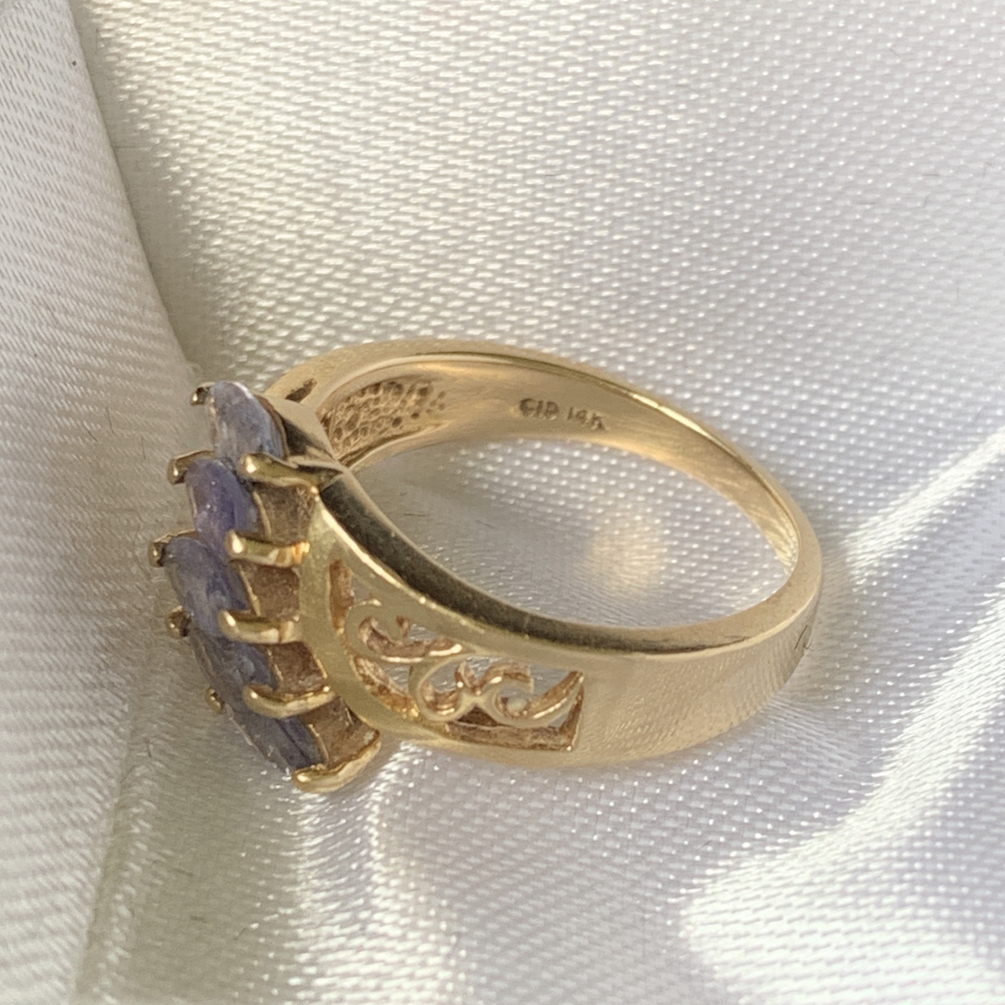 Tanzanite Ring Age Antiques Board