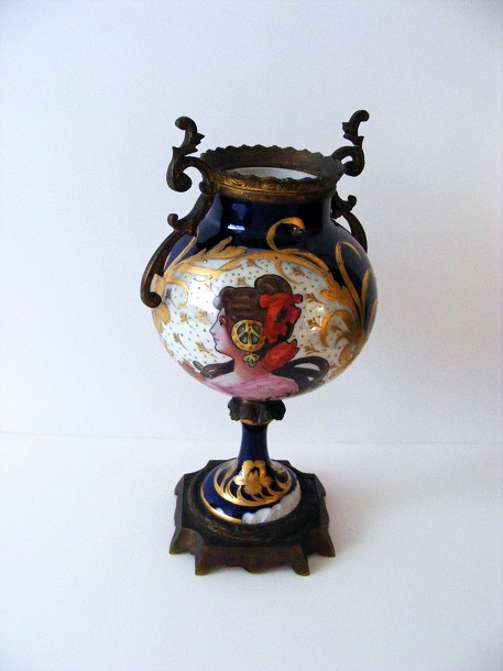 FRENCH VASE 001-001.JPG