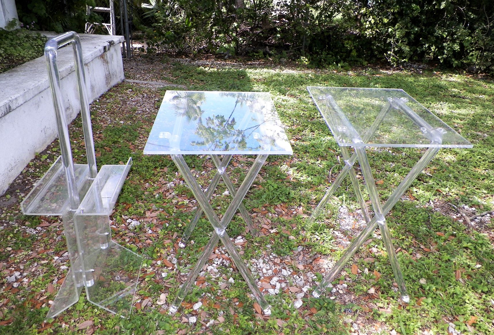 FURNITURE LUCITE TV TRAYS SET 1AA.JPG