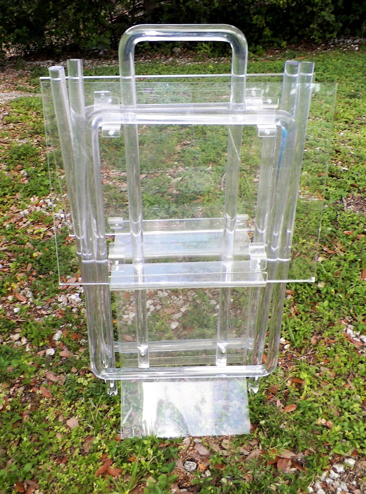 FURNITURE LUCITE TV TRAYS SET 1AAzzz.JPG