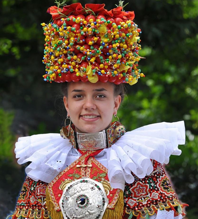 germanbeadedheaddress.JPG