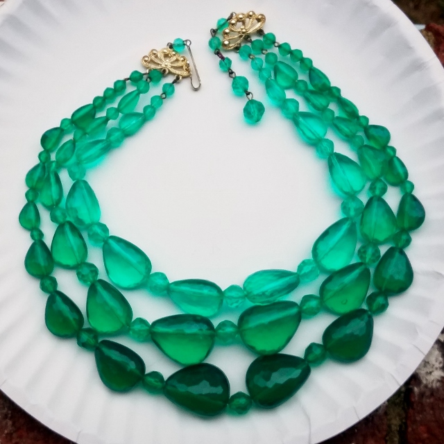 Germany plastice necklace green (640x640).jpg