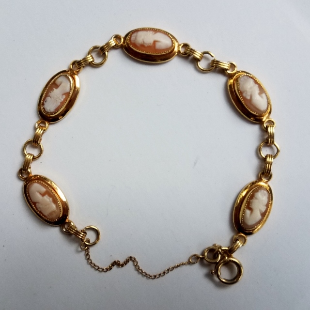 GF cameo bracelet Carol (640x640).jpg