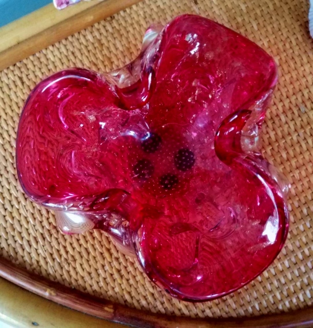 glass dish ruffled pink (610x640).jpg