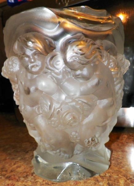 GLASS LALIQUE VASE 4AA.JPG