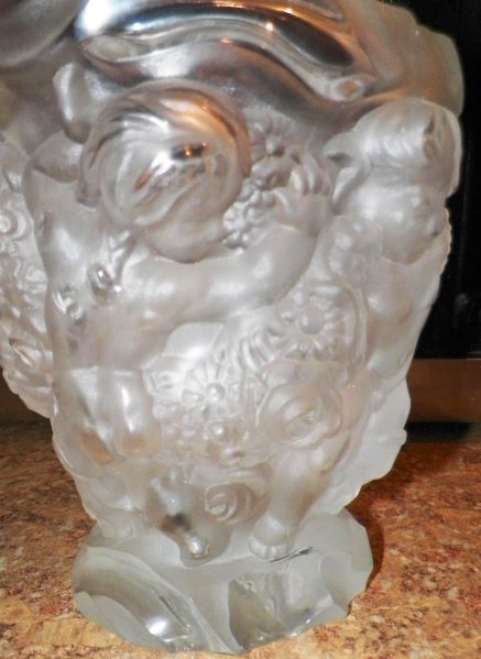 GLASS LALIQUE VASE 6AA.JPG