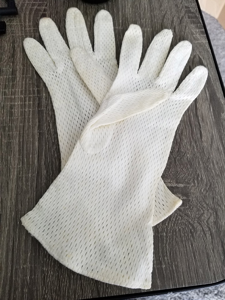 glove1.jpg