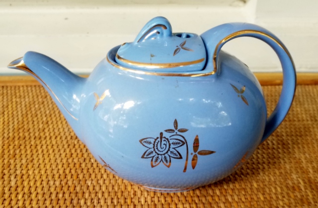 Hall hook top teapot (640x419).jpg