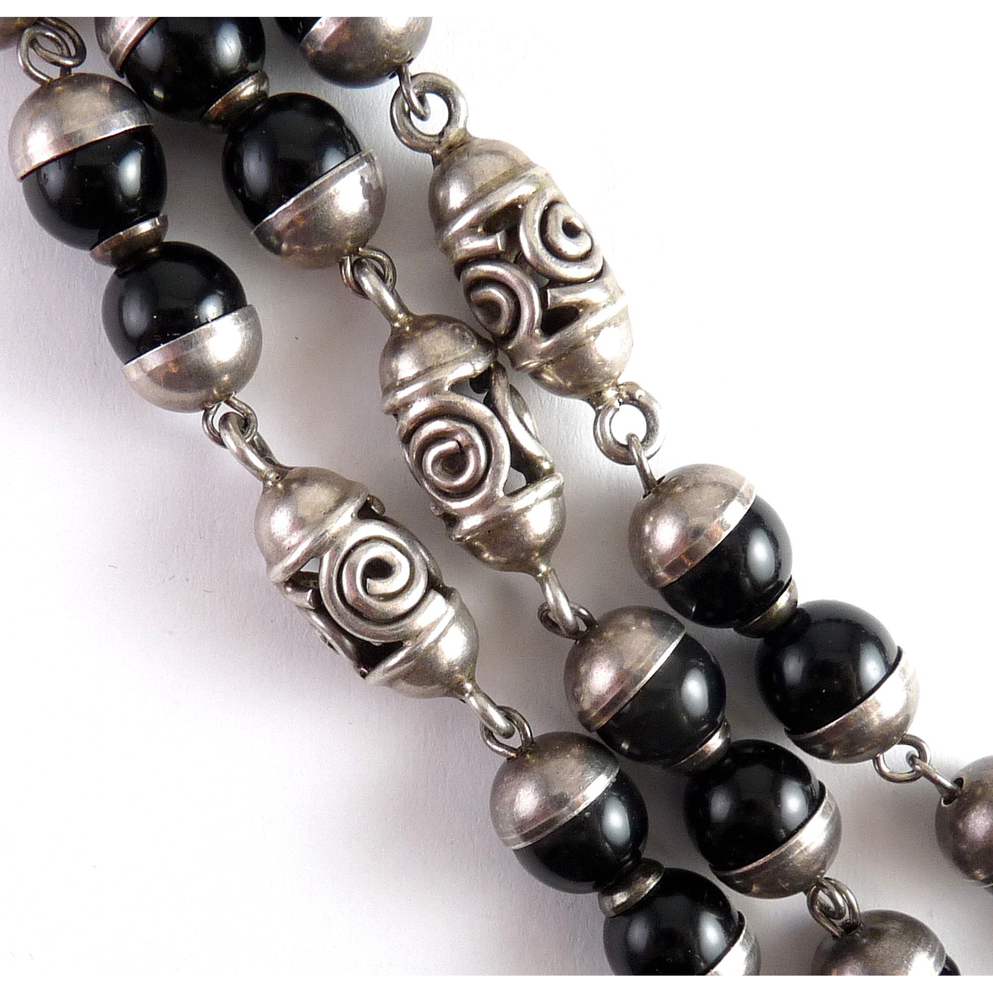 Heavy_SS_onyx_beads_neck_3.JPG