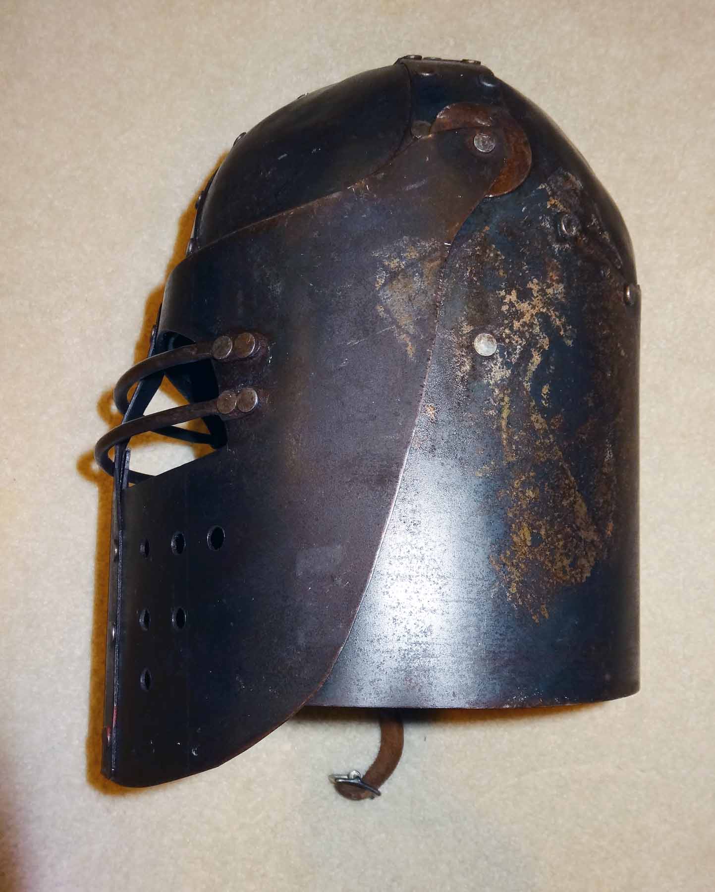 Helmet 3.jpg