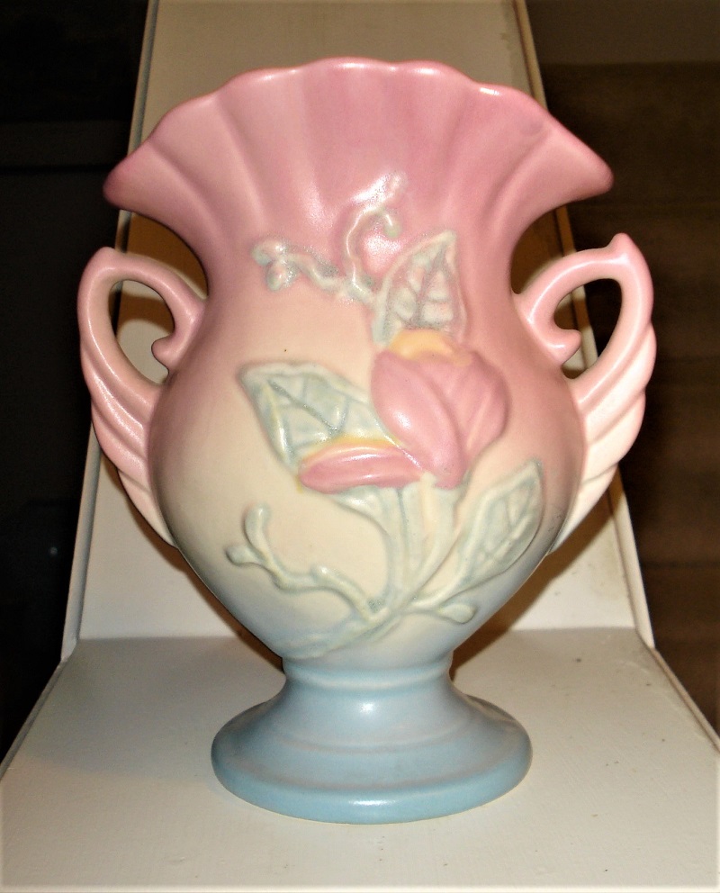 hull double handle vase.jpg