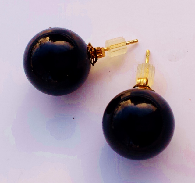 Hwaiian black coral 14k earrings.jpg