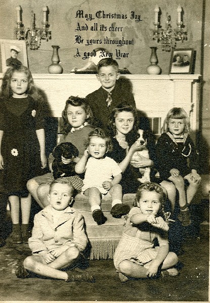 Hyer family - Xmas 1944.jpg