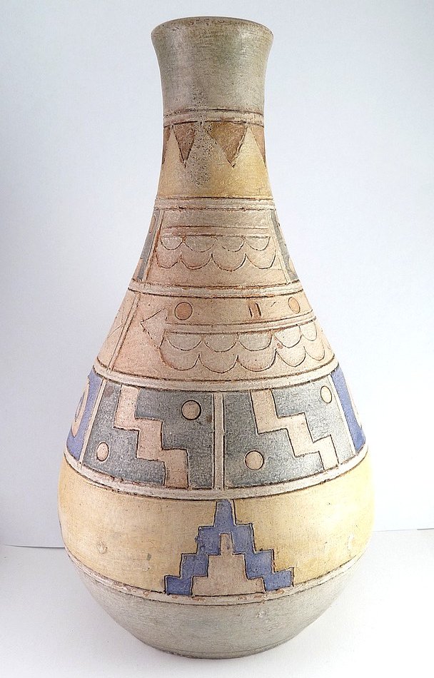 Incised_pottery_jug_3.JPG