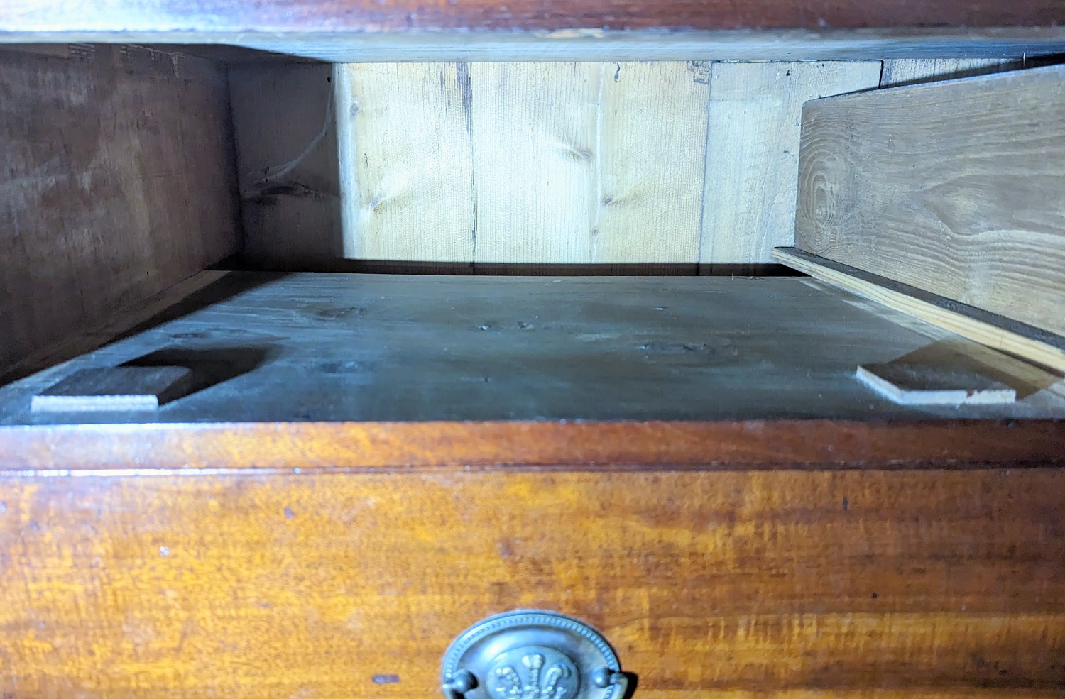 interior_drawer_compartment_sm.jpg