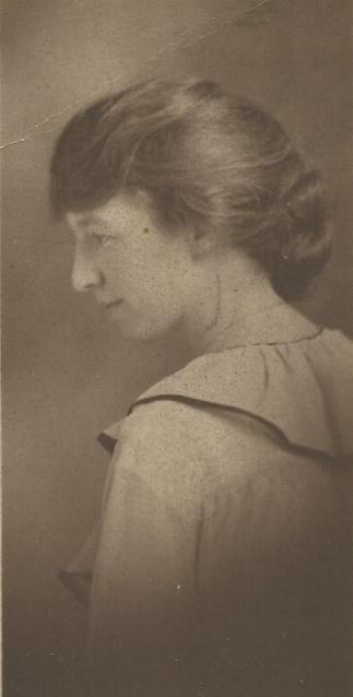 Irma Dorothea Bogan abt 1910.jpg