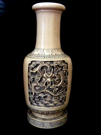 IVORY VASE 001-001.JPG