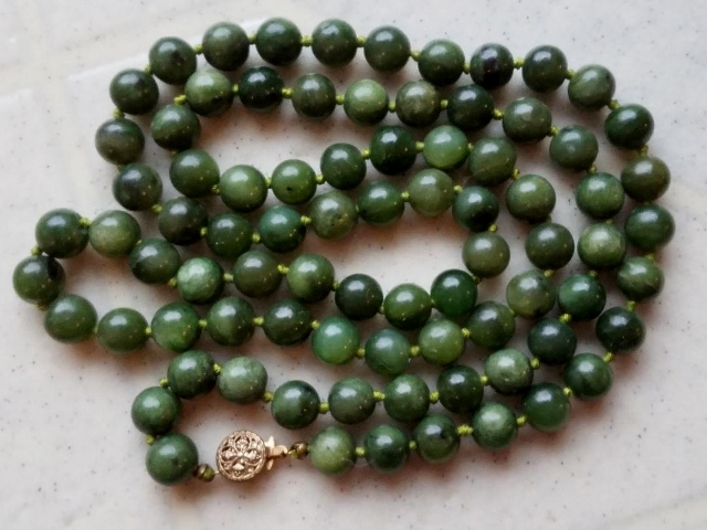 Jade Beads Far (640x480).jpg