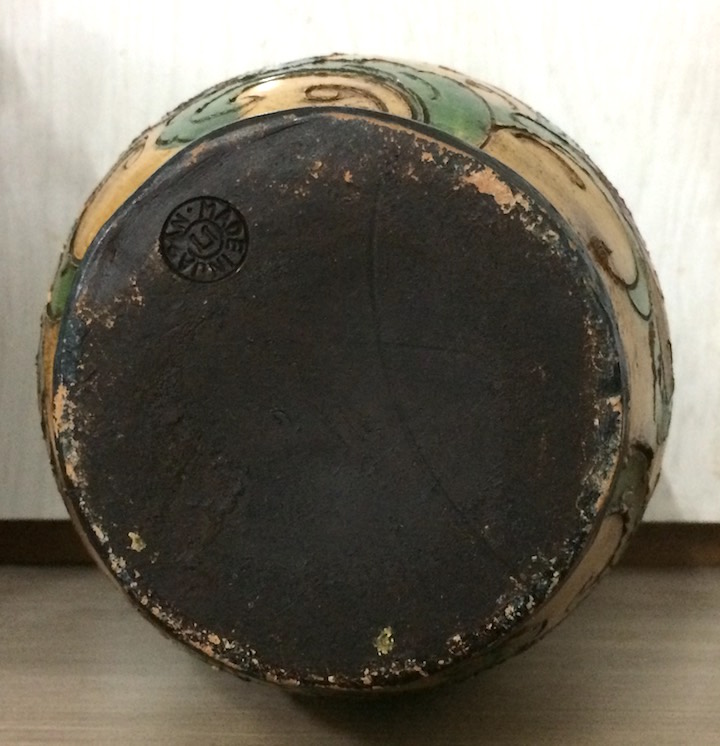 japanese earthenware vase bottom.jpg