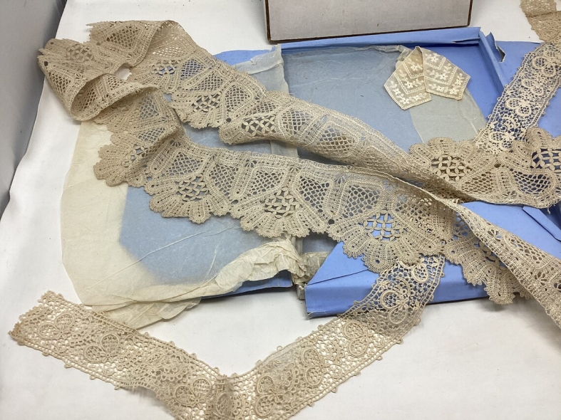 lace 2.jpg