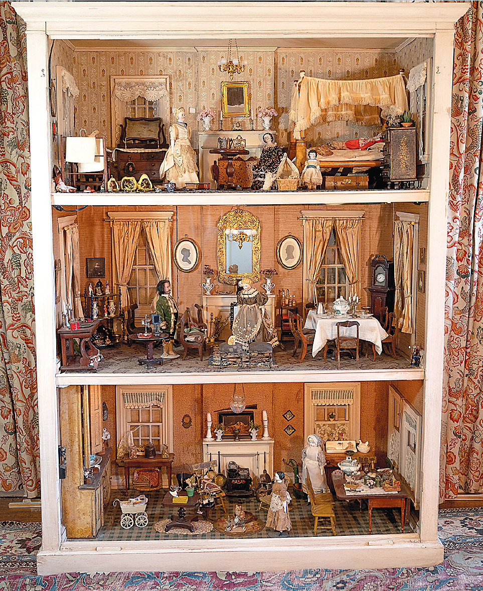 LARGE DOLL HOUSE.jpg