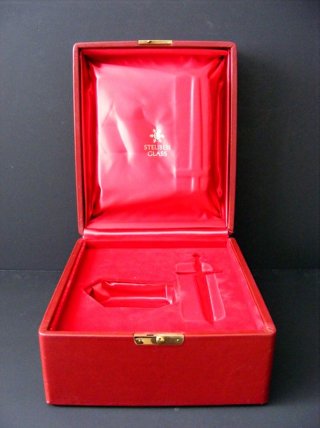 LEATHER BOX 001-001.JPG