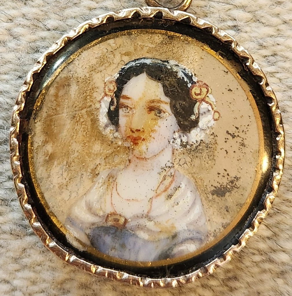 Mini Portrait Pendant.jpg