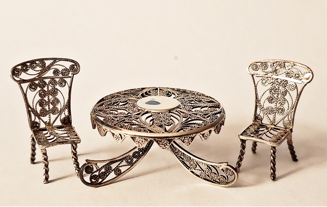 miniature-filigree-table-chairs-hooijkaas-1 (1).jpg