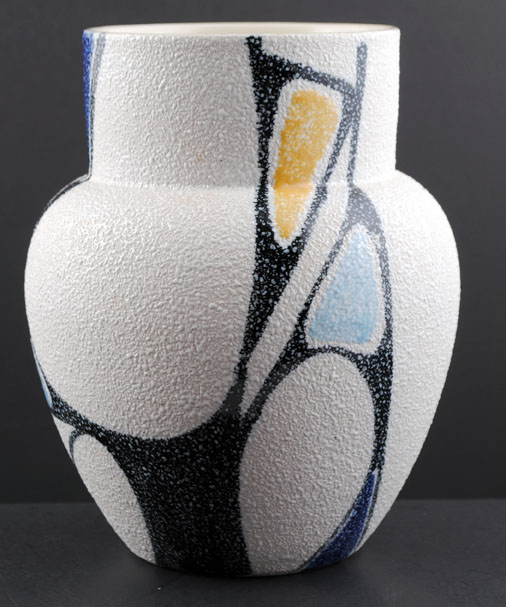 modern.vase1.jpg