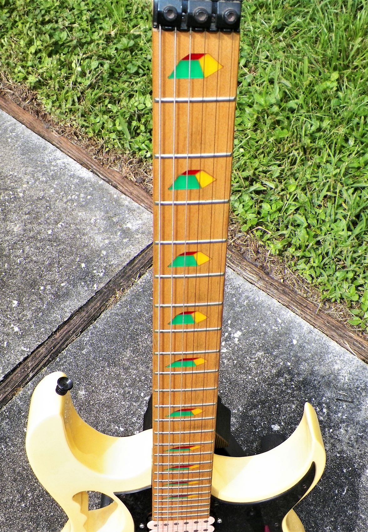 MUSIC GUITAR IBANEZ STEVE VAL YELLOW GUITAR 3AAZZ.JPG